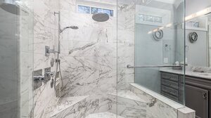 Έτσι θα καθαρίσετε τις γυάλινες πόρτες της ντουζιέρας