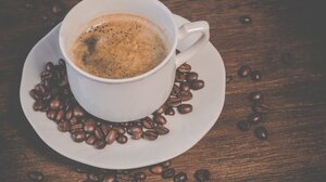 Εννέα τρόποι για να κάνετε τον πρωινό σας καφέ πιο υγιεινό