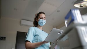 Κορυφώνεται η αγωνία για τις δύο αδερφές που νοσηλεύονται στη ΜΕΘ με μηνιγγίτιδα