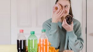 Χοληστερόλη: Το «καμπανάκι» χτυπά πριν τα 40 