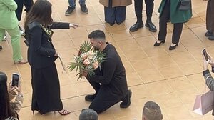 Πήρε πτυχίο… και είπε το "ναι"! Πρόταση γάμου στην Πανεπιστημιούπολη Γάλλου