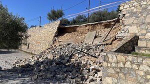 Πτώση τοιχίου στον Άγιο Νικόλαο -Αποκλείστηκε το σημείο, μπήκε σήμανση