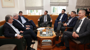 Στην Περιφέρεια ο Κ. Σκρέκας - Αρναουτάκης: Ζητάμε με τους Δημάρχους αποκέντρωση αρμοδιοτήτων και διασφάλιση πόρων