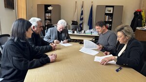 Τη μελέτη προστασίας του οικισμού των Βουτών υπέγραψε ο Δήμαρχος Ηρακλείου Αλέξης Καλοκαιρινός