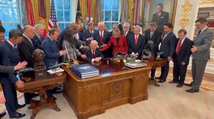 Μία προσευχή θα τον σώσει τον Τραμπ;