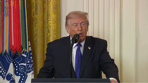 Ο Τραμπ αποκαλεί δειλούς τους νατοϊκούς συμμάχους των ΗΠΑ