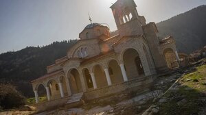 Το ελληνικό χωριό που εγκαταλείφθηκε από τους κατοίκους του γιατί βουλιάζει 