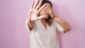 StopViolence Project: Η κοινωνία ενώνει δυνάμεις απέναντι στη βία κατά των γυναικών