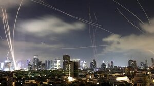 Συναγερμός στο Ισραήλ: Νέα εκτόξευση βαλλιστικών πυραύλων από το Ιράν