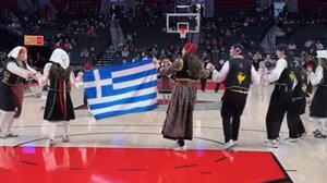 Παραδοσιακοί χοροί στο NBA με τραγούδι της Αναστασίας στα ηχεία