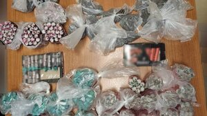 Χειροπέδες σε 3 ανήλικους που διακινούσαν κροτίδες στο κέντρο της Αθήνας