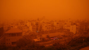 Αεροδρόμιο «Ν. Καζαντζάκης»: Μόλις στα 200 μέτρα η ορατότητα λόγω της αφρικανικής σκόνης!