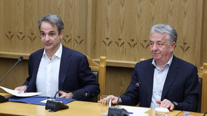Στο Ηράκλειο ο Πρωθυπουργός - Σύσκεψη στην Περιφέρεια για τη λειψυδρία - Βίντεο και φωτογραφίες