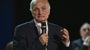 Συγκλονίζει ο Μανώλης Μαυρομμάτης: «Η γυναίκα μου βρέθηκε νεκρή σε ένα κάθισμα γιατί δεν ήθελε να εγκαταλείψει το σπίτι μας που καιγόταν»