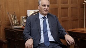 Κουκουλοφόροι πέταξαν μπογιές στο σπίτι του Ντογιάκου και προξένησαν φθορές σε ΙΧ