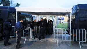 Ξεκίνησε ξανά η δίκη για τα Τέμπη: Με επίδειξη ταυτότητας η είσοδος