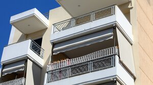 Θρίλερ στο Μαρούσι: Πώς βρέθηκε στο κενό η 27χρονη - Είχε προηγηθεί καβγάς με τον σύζυγό της