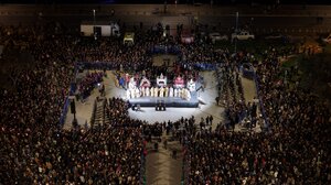Θεσσαλονίκη: Αντάμωσαν και φέτος πέντε Επιτάφιοι στην πλατεία Αριστοτέλους