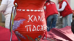 Οι Μπότηδες προκάλεσαν «σεισμό» στην Κέρκυρα - Πλήθος κόσμου παρακολούθησε το πασχαλινό έθιμο