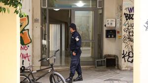 Τα σενάρια που εξετάζουν οι αρχές για τον θάνατο της 30χρονης σε ακάλυπτο πολυκατοικίας