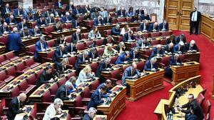 Βουλή: Υπερψηφίστηκε η άρση ασυλίας για τους 13 βουλευτές της ΝΔ