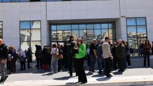 Στάση εργασίας από τους δικαστικούς υπαλλήλους της Αθήνας μετά την επίθεση στο πρώην Ειρηνοδικείο