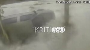 Σοκαριστικό βίντεο από την Παλαιόχωρα - Η στιγμή που τα κύματα “καταπίνουν” ΙΧ 