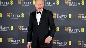 Ο Στέλαν Σκάρσγκαρντ και η Ντακότα Φάνινγκ στο νέο θρίλερ του Άλεξ Κάρι