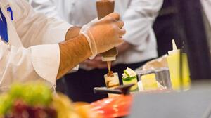 Κάλεσμα αγώνα από τους εργαζόμενους στον επισιτισμό στα Χανιά ενόψει Πρωτομαγιάς