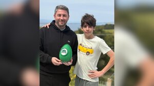 Με τον γιο του Μαρίνο και ένα πράσινο πασχαλινό αβγό, οι ευχές του Ν. Ανδρουλάκη