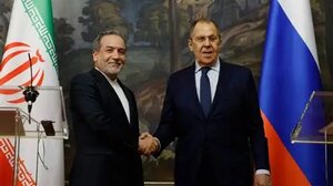 Τηλεφωνική επικοινωνία Αραγτσί - Λαβρόφ: Συζήτησαν για την εκεχειρία και την ασφάλεια στα Στενά του Ορμούζ