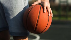 Θεσσαλονίκη: Άγριος καβγάς μπασκετμπολίστα με φίλαθλο – Δύο συλλήψεις