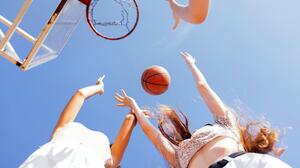 Παίζουν μπάσκετ... ενάντια στον υπερτουρισμό!