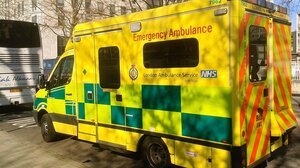 Βρετανία: Συνελήφθη 19χρονος μέσα σε δικαστήριο για τον εμπρησμό ασθενοφόρων της εβραϊκής κοινότητας