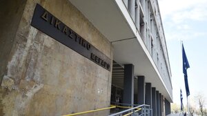 Θεσσαλονίκη: Απολογούνται οι δύο εφοριακοί που συνελήφθησαν για «φακελάκια»