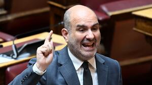 Δημήτρης Μαρκόπουλος: Ανυπόστατες οι φήμες περί μη ύπαρξης πανεπιστημιακού πτυχίου