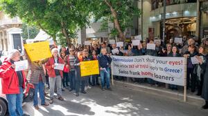 Ηράκλειο: Συγκέντρωση διαμαρτυρίας από τους δανειολήπτες ελβετικού φράγκου