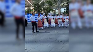 Ελληνικοί χοροί στους δρόμους του Τόκιο για το ελληνορθόδοξο Πάσχα