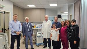 Όταν η τεχνολογία υπηρετεί τη ζωή: Δωρεά στο ΠΑΓΝΗ από τον μηχανικό βιοϊατρικής Νικόλαο Δελιδάκη στη μνήμη του πατέρα του 