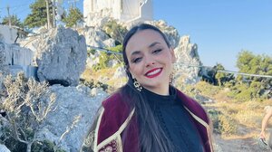 Ερήνη Τορνεσάκη: Η Κρητικιά που έμαθε ριζίτικα στους Αμερικανούς και τους Κινέζους!