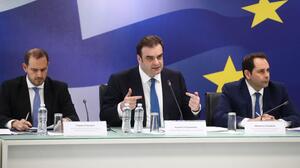 Εξειδίκευση των μέτρων - Πιερρακάκης: Ενισχύουμε το πραγματικό εισόδημα των πολιτών