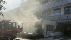 Στις φλόγες τυλίχτηκε γνωστό εστιατόριο της Γλυφάδας