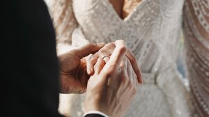 Καρκίνος: Αυξημένος κίνδυνος για όσους δεν έχουν παντρευτεί ποτέ!