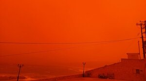 Απόκοσμες εικόνες στη Γαύδο - Κοκκίνισε ο ουρανός