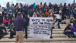 Γαύδος: Διαμαρτυρία στο Σύνταγμα και η απάντηση της δημάρχου- Φωτογραφίες