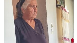 Πάσχα στο χωριό: Γιαγιά προσπαθεί να σβήσει τατουάζ του εγγονού της και γίνεται viral!