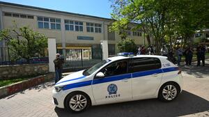 Μάχη στη ΜΕΘ δίνει η 13χρονη που έπεσε από μπαλκόνι σχολείου στο Χαϊδάρι