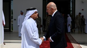 Συνάντηση Δένδια με τον αν. πρωθυπουργό του Κατάρ στην Ντόχα