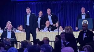 Πυροβολισμοί στις ΗΠΑ: Γιατί οι μυστικοί πράκτορες φυγάδευσαν πρώτα τον Βανς