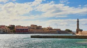 Ξεκίνησε για περίπατο στο Ενετικό Λιμάνι και κατέληξε στο ... νοσοκομείο 